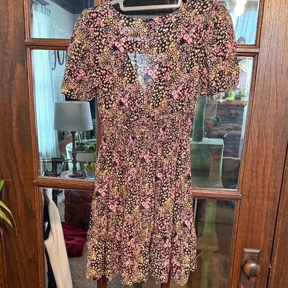 Wild Fable Floral Mini Dress Black Pink Yellow Smocked Waist V-Neck Womens Small - Picture 4 of 4